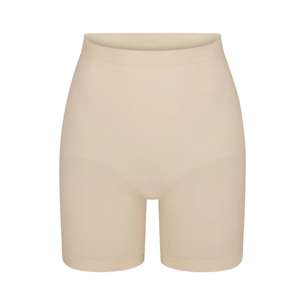 Skims Mid-Thigh Seamless Sculpt Short
